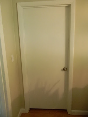 Flat boring door